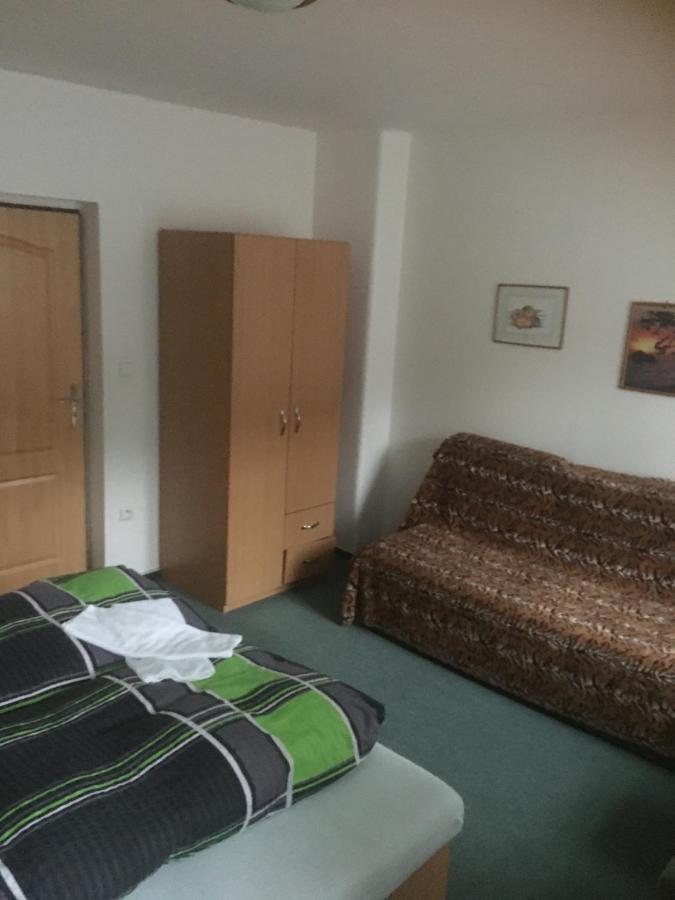 Hotel Salajka ฮอร์นีลอมนา ภายนอก รูปภาพ